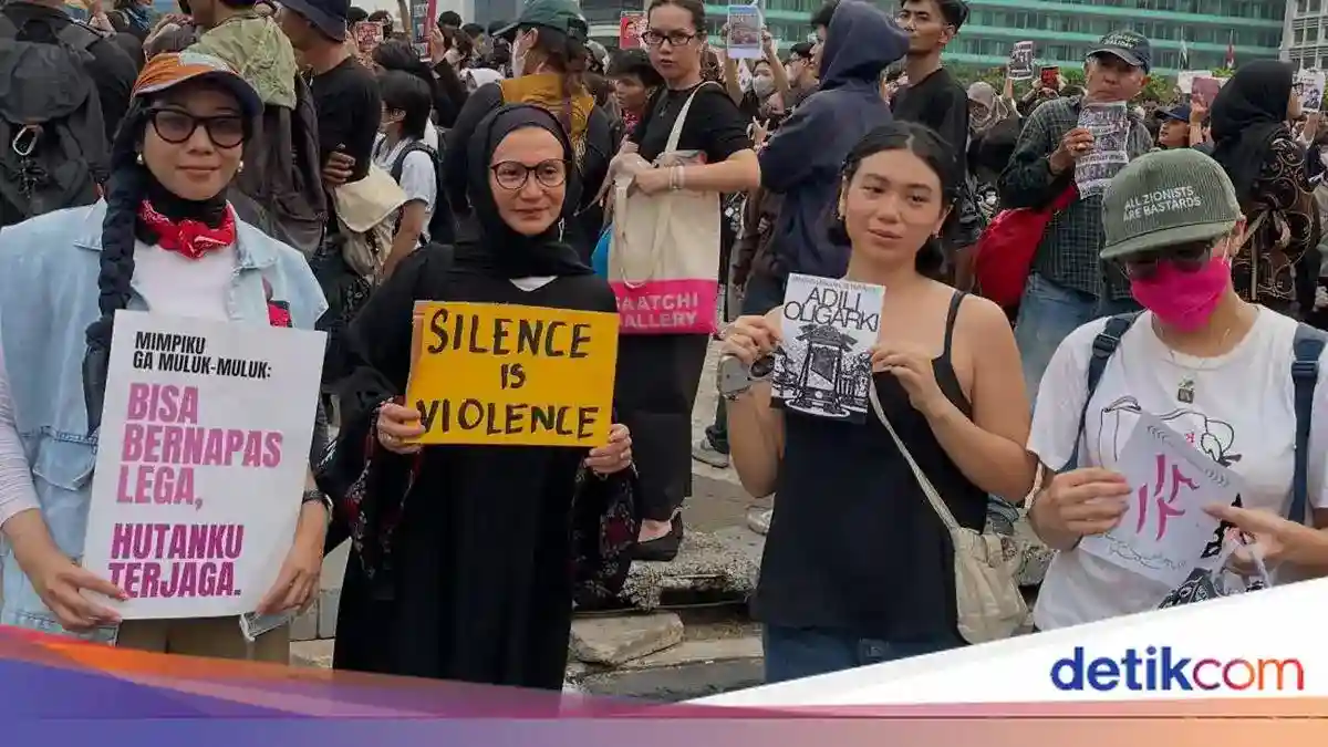 Shalima Hakim Jadi Perhatian Saat Berorasi soal Karhutla di Bundaran HI