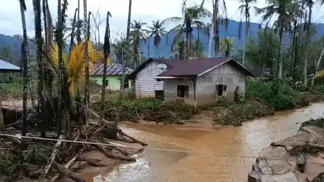BNPB Ingatkan Risiko Banjir dan Longsor saat Musim Hujan, Waspadai Rob di Pesisir
