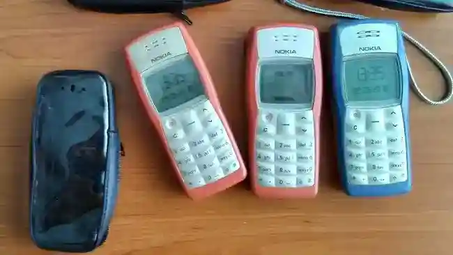 Gen Z Mulai Melirik Ponsel Sederhana di Tengah Kejenuhan Layar dan Tekanan Pasar Smartphone