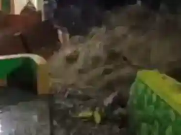 Banjir Sungai Cikalintu Rendam 34 Rumah di Kawasan Siliwangi Dalam Bandung